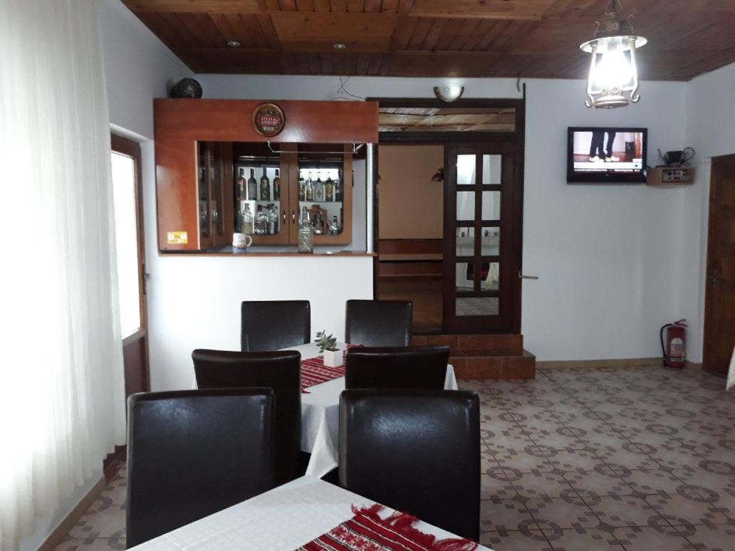 Montana Touring Hotel Nehoiu Luaran gambar